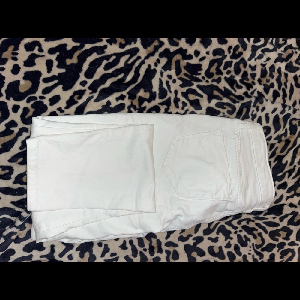 white boutique jeans! no satins! size 6/28